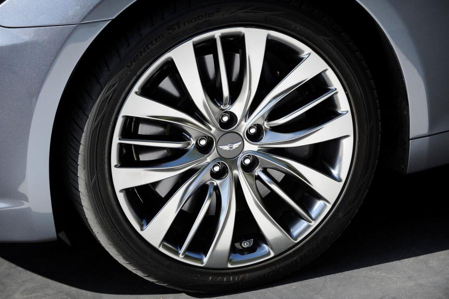 Колеса Hyundai Genesis 2014 года  (NA) (фото 43 из 105)